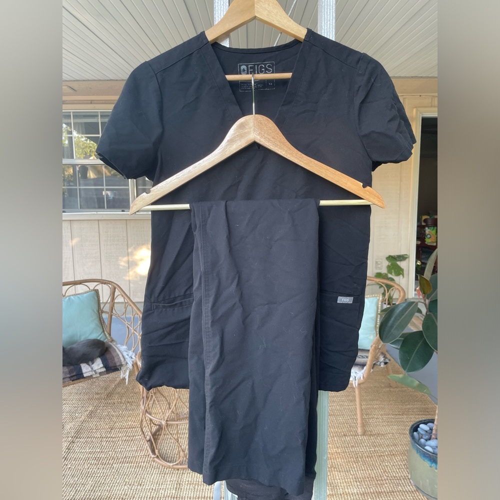 FIGS Set XS V-Neck Top and Tall Wide Leg Pants